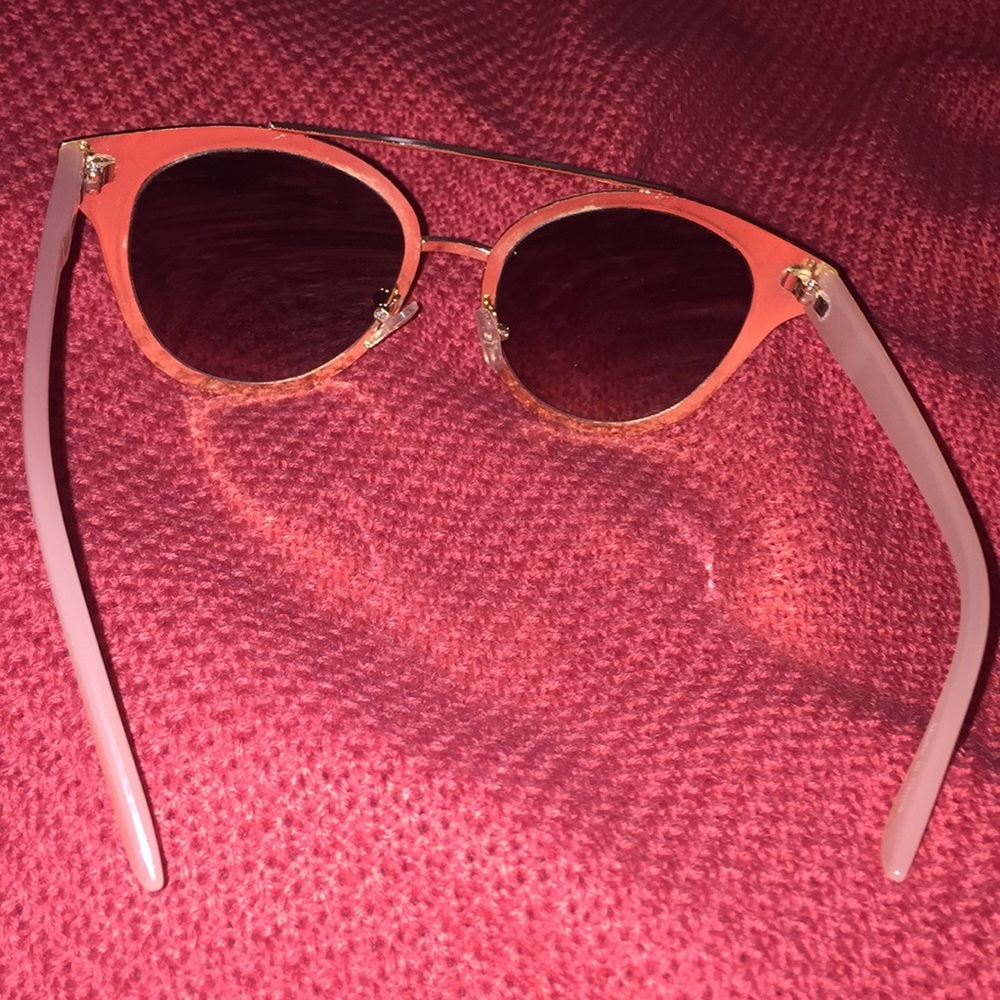 Sunglasses - Picture 3 of 4